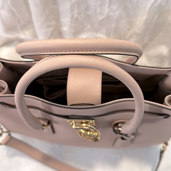 Micheal Kors Hamilton Large Saffiano tote - color in Ballet w/ gold hardware - Picture 7 of 14